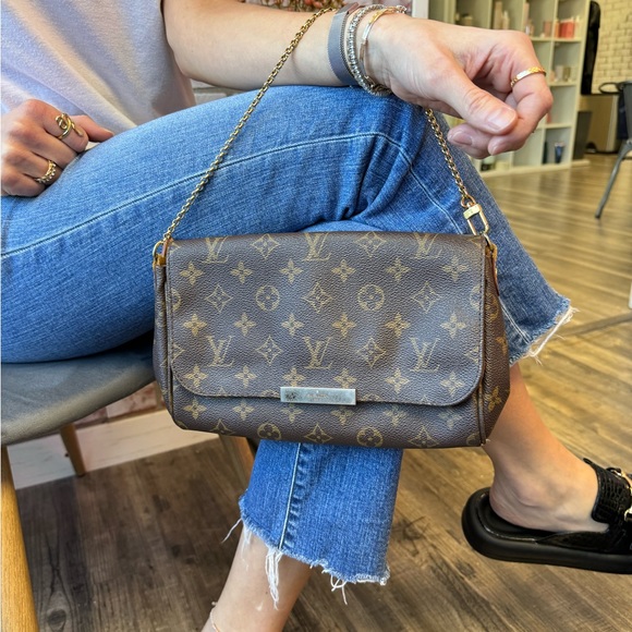 Authentic Louis Vuitton Favorite MM - Picture 2 of 9